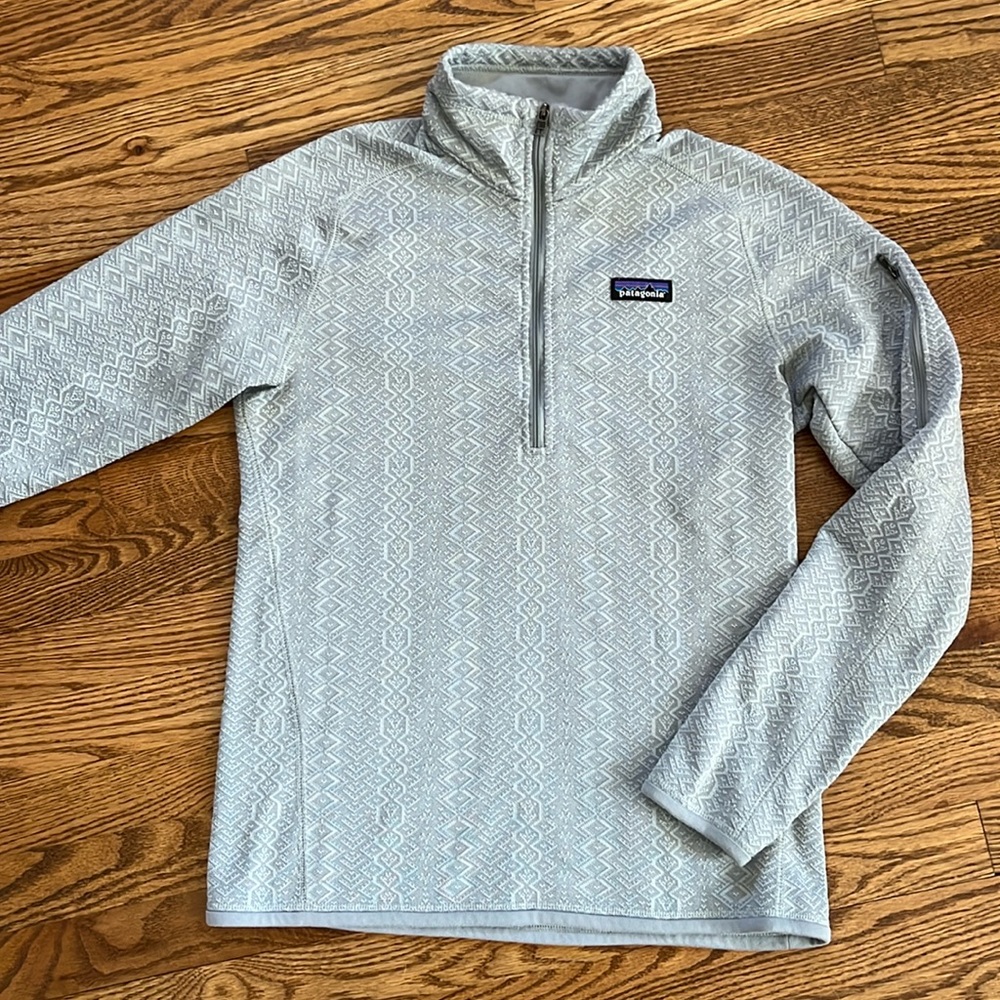 Patagonia quarter zip size medium